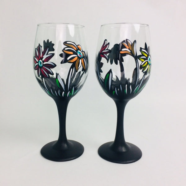 Chalkboard Daisies Wine Glass