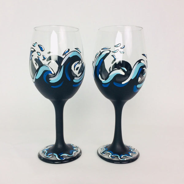 Black Wave Wine Glass
